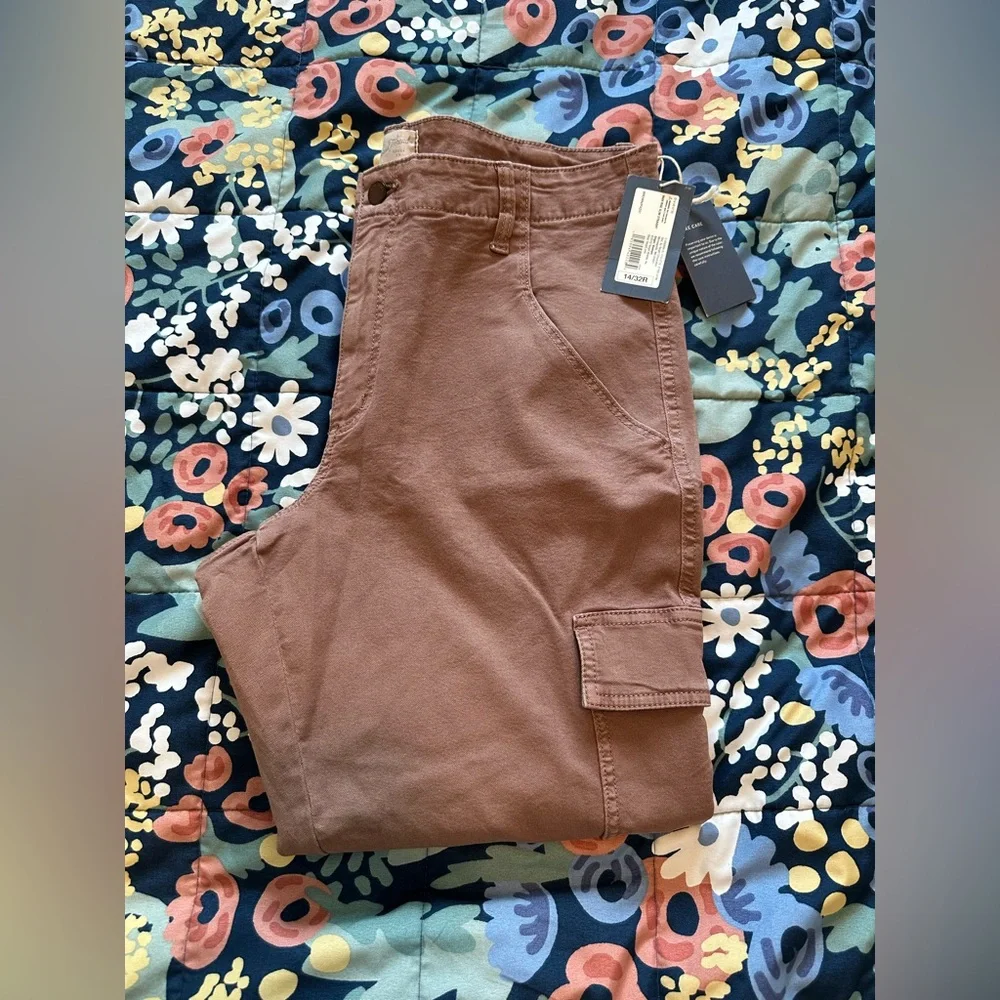 Universal Thread Brown Cargo Pants - Picture 1 of 3